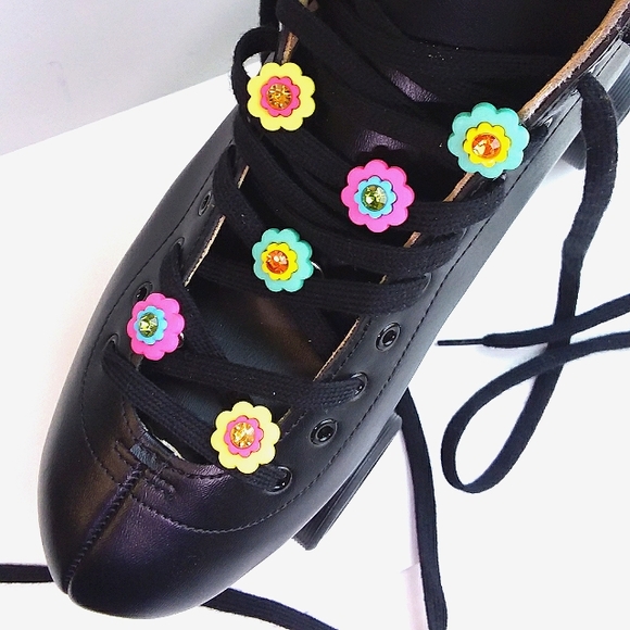 4/$20 Daisy flower shoelace charm for roller skates tennis shoes or boots - Picture 5 of 13